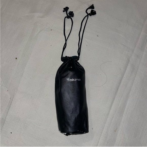 TOKINA Black Zoom Lens with Essential Accessories - Picture 2 of 16